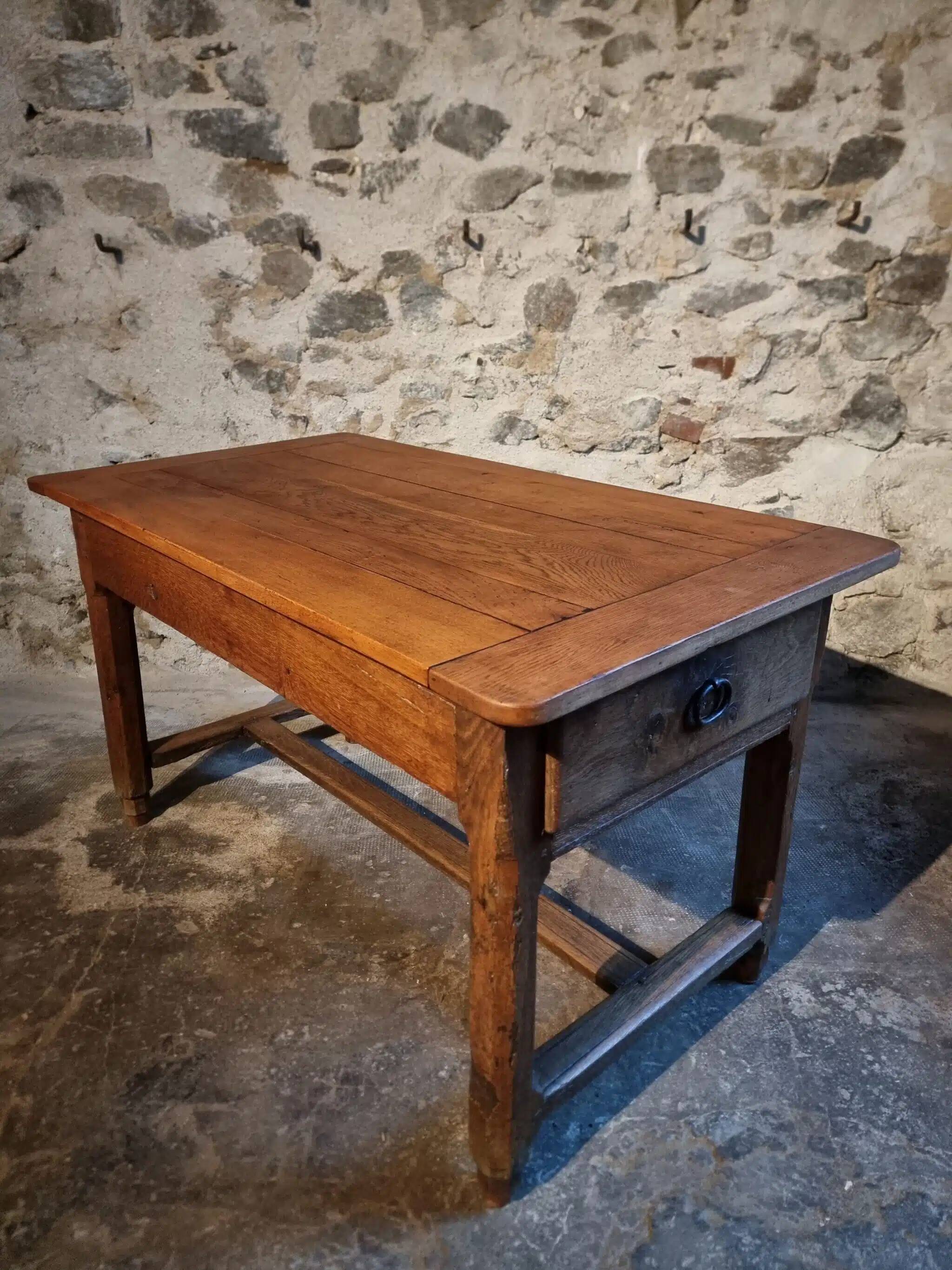 Rustic old oak table – Early 19th century