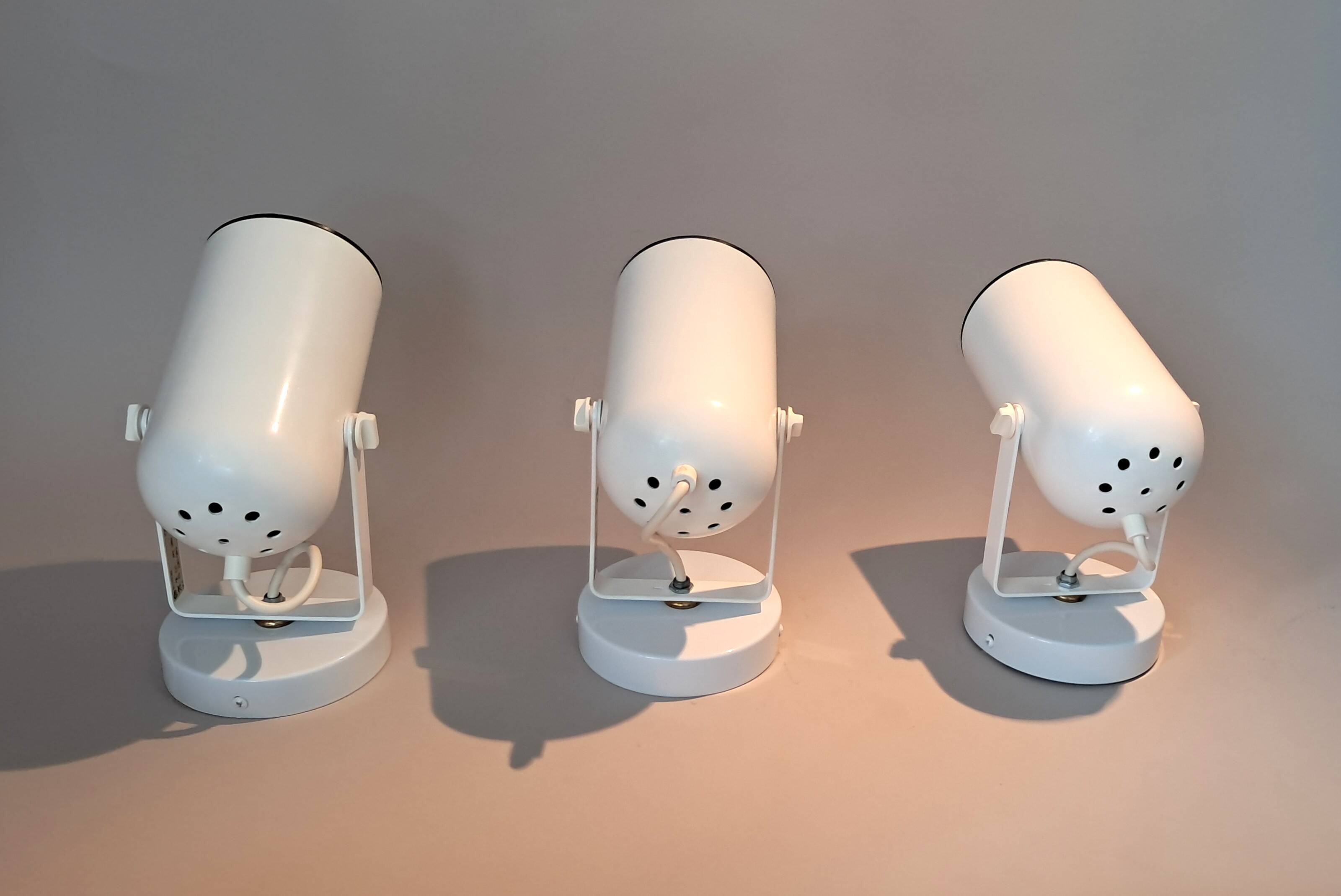 3 white lacquered metal wall lights from the 1970s.
