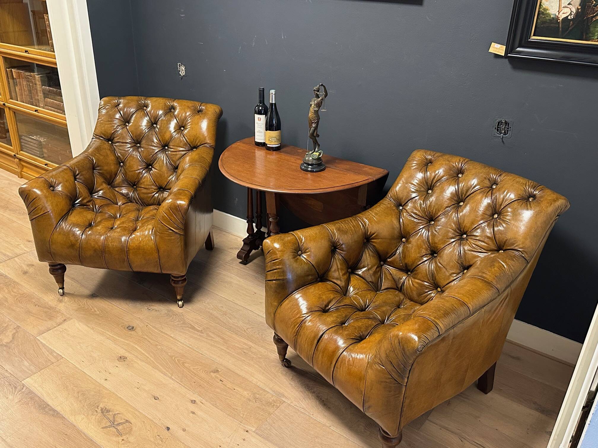 Set of 2 leather club chairs