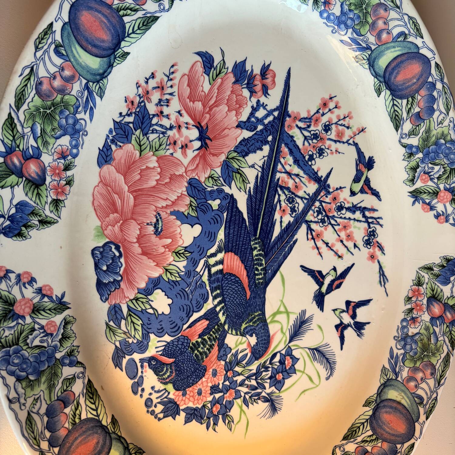 Large plate with bird motif, Stoviglierie pottery.