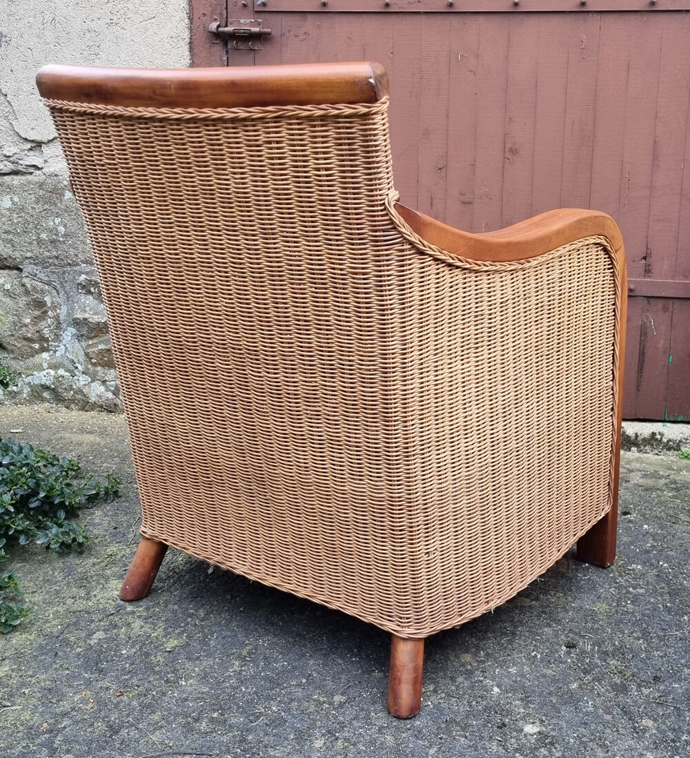 Fauteuil esprit colonial, bois et rotin, accoudoirs