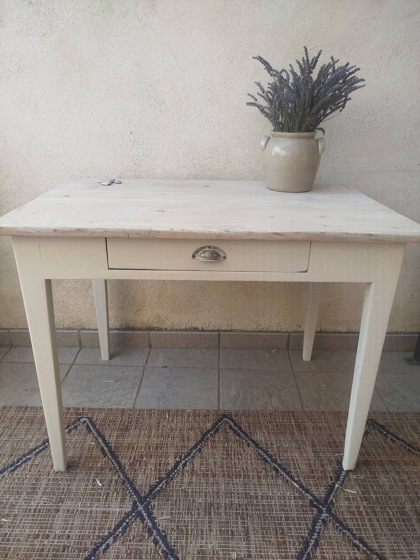 Petite table en sapin