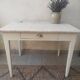 Petite table en sapin