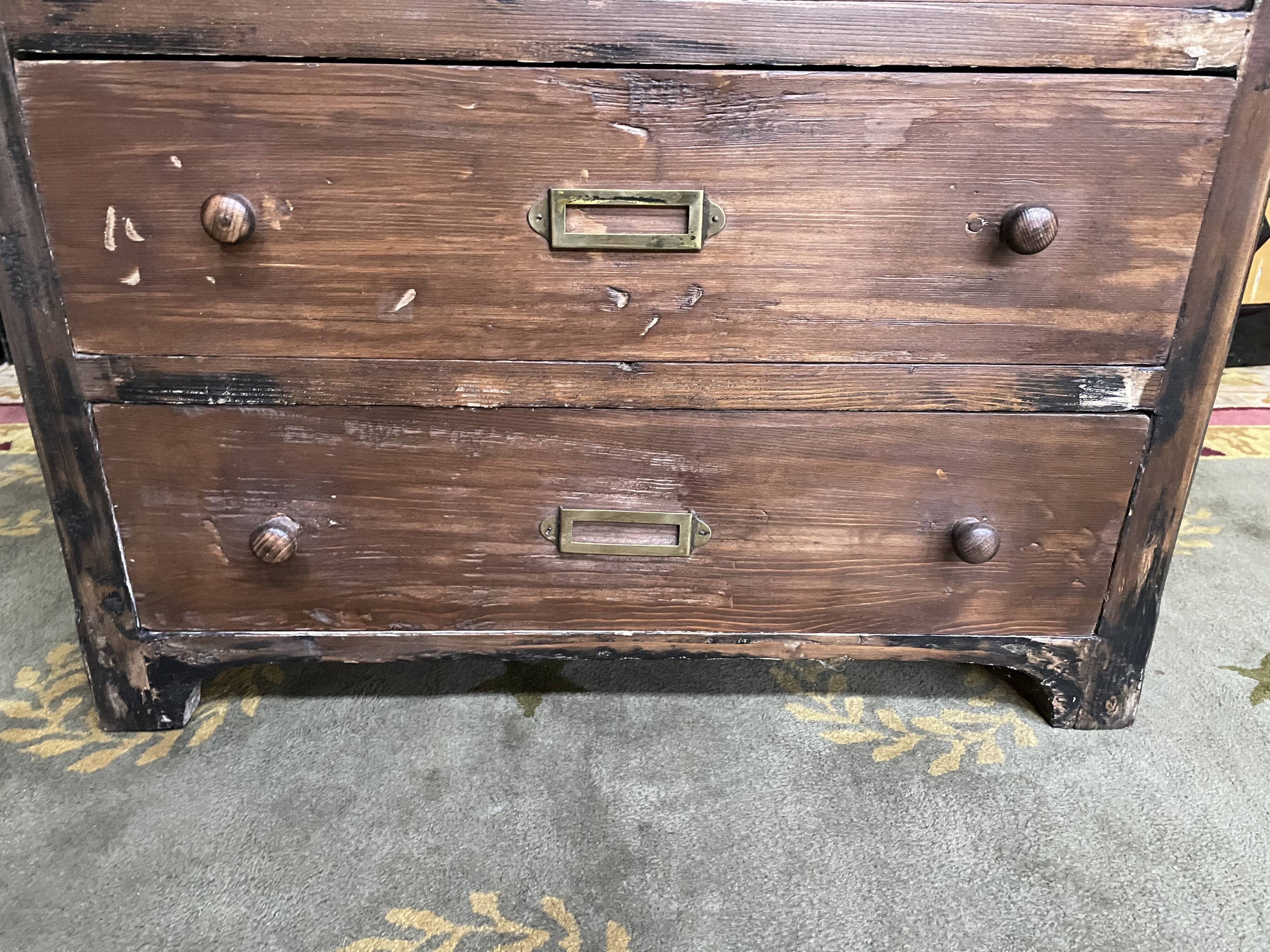 Chiffonnier in fir 19th