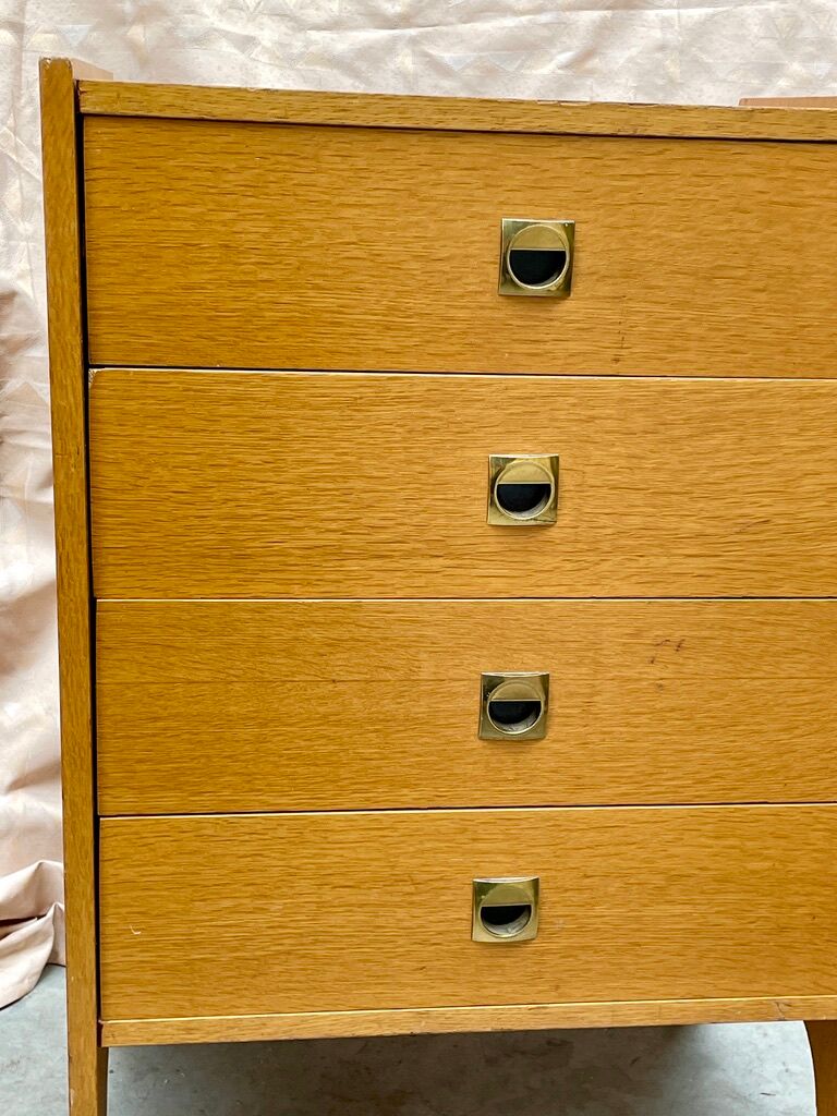 Scandinavian style drawer cabinet