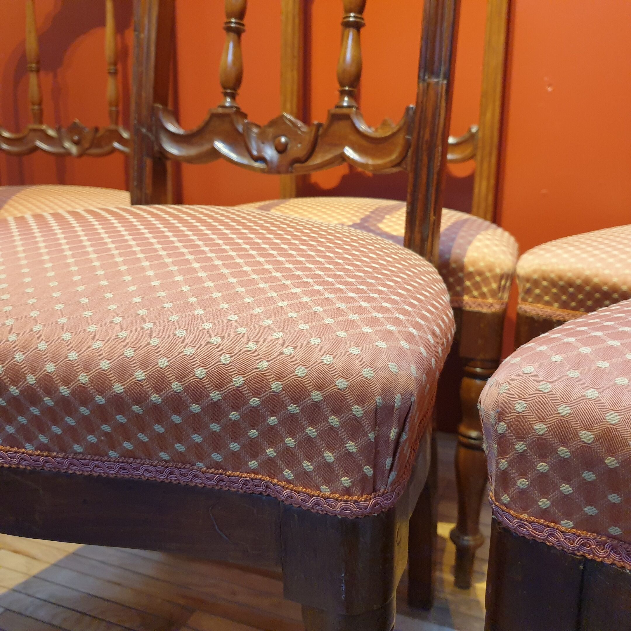 Set of 6 Victorial Walnut Dining Chairs