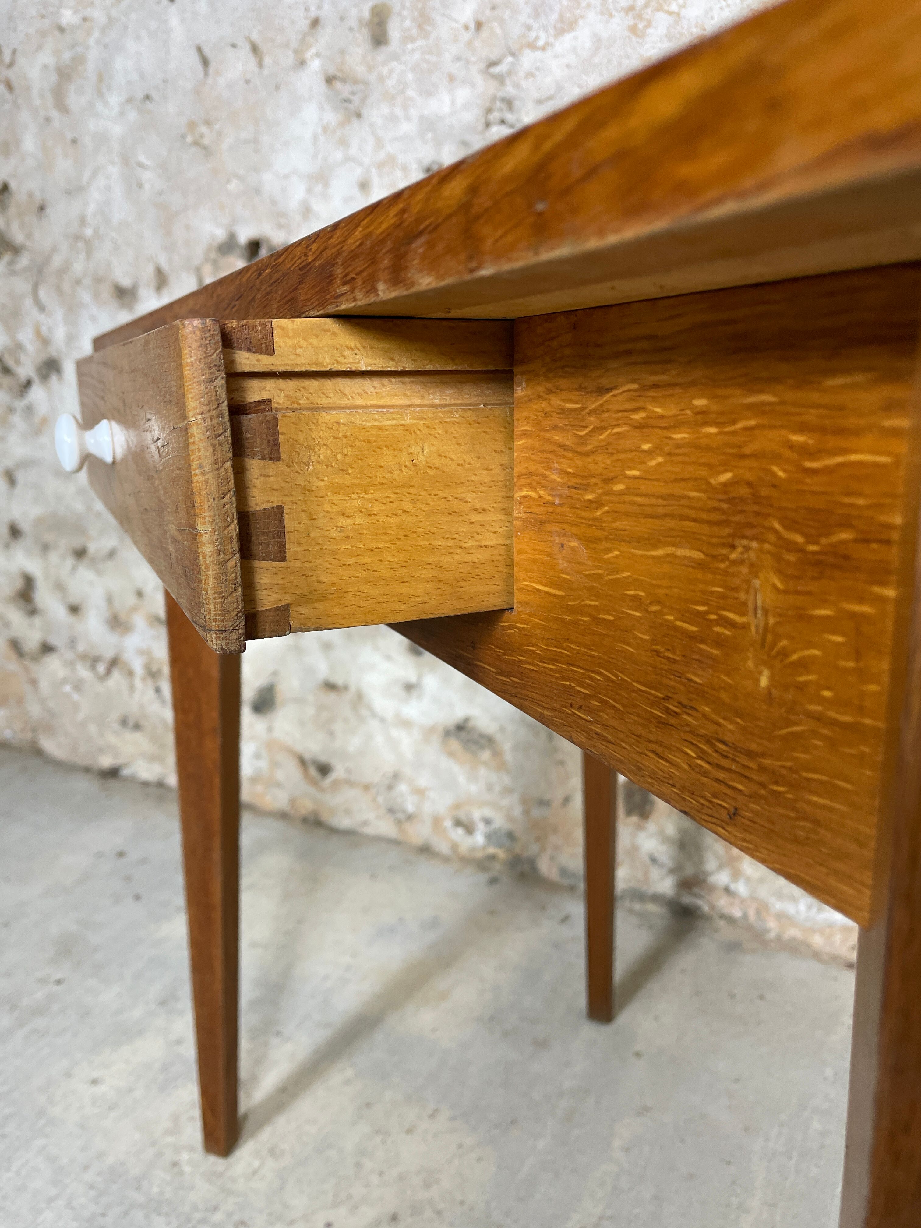 Bureau pieds compas