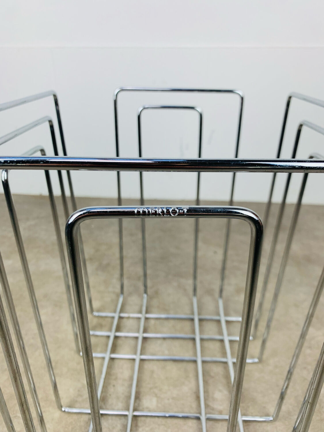 Chrome metal magazine rack by Willy Glaeser for TMP, 1980s.