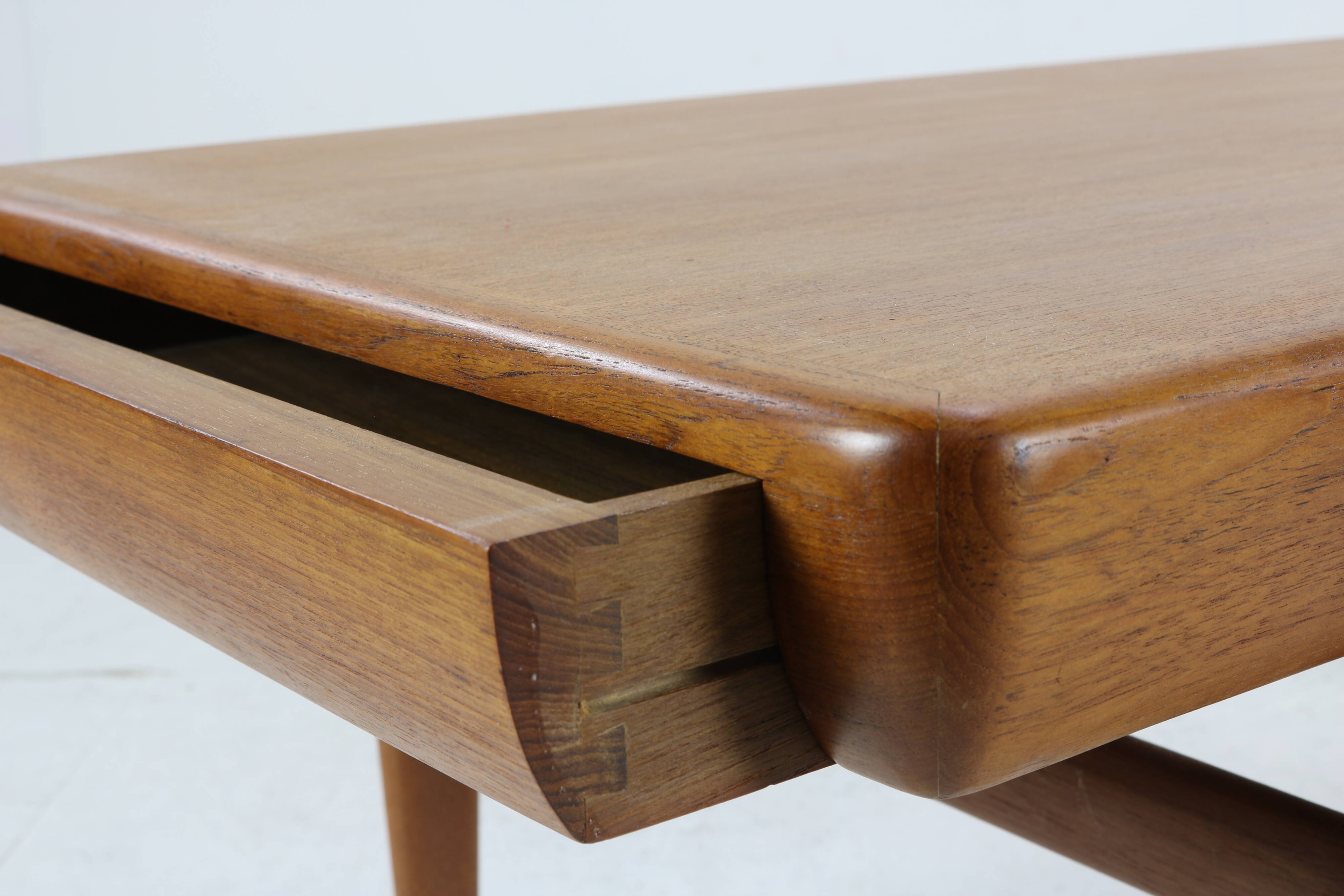 Danish design coffee table by Johannes Andersen for Silkeborg