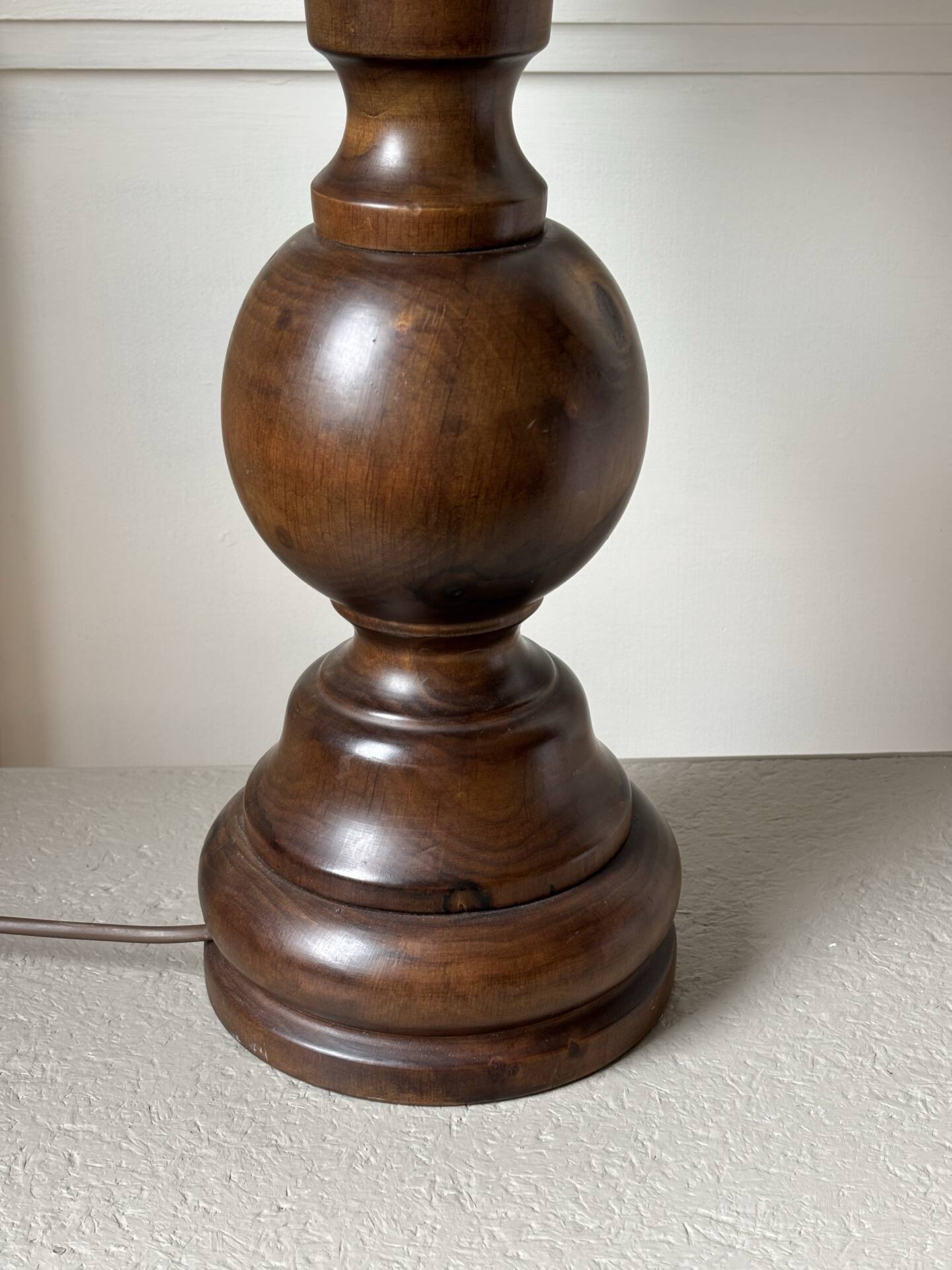 Lampe en bois tourné