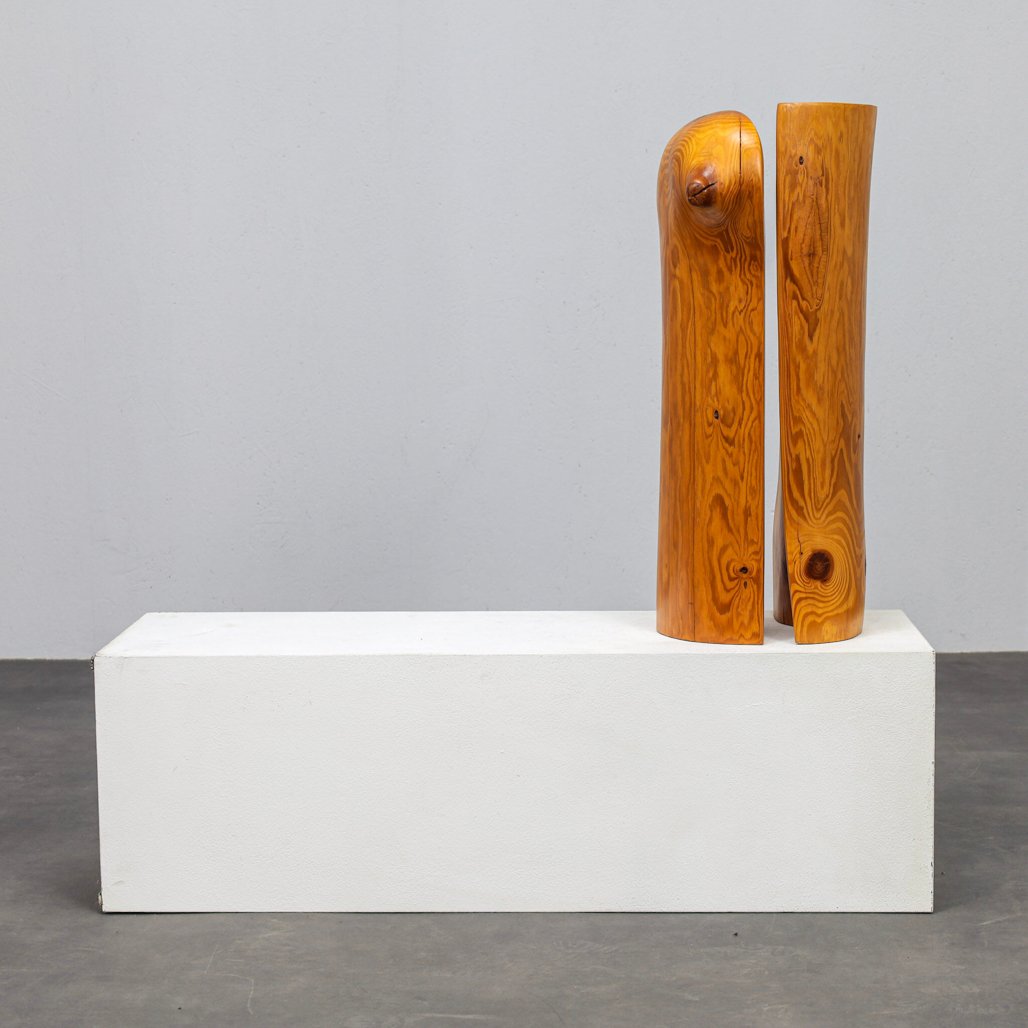 Pair of pinewood sculptures by Ineke van Zuuren, 1970s