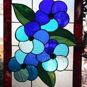 Panneau Vitrail Artisanal à Motif Floral – Verre Coloré, Technique Tiffany