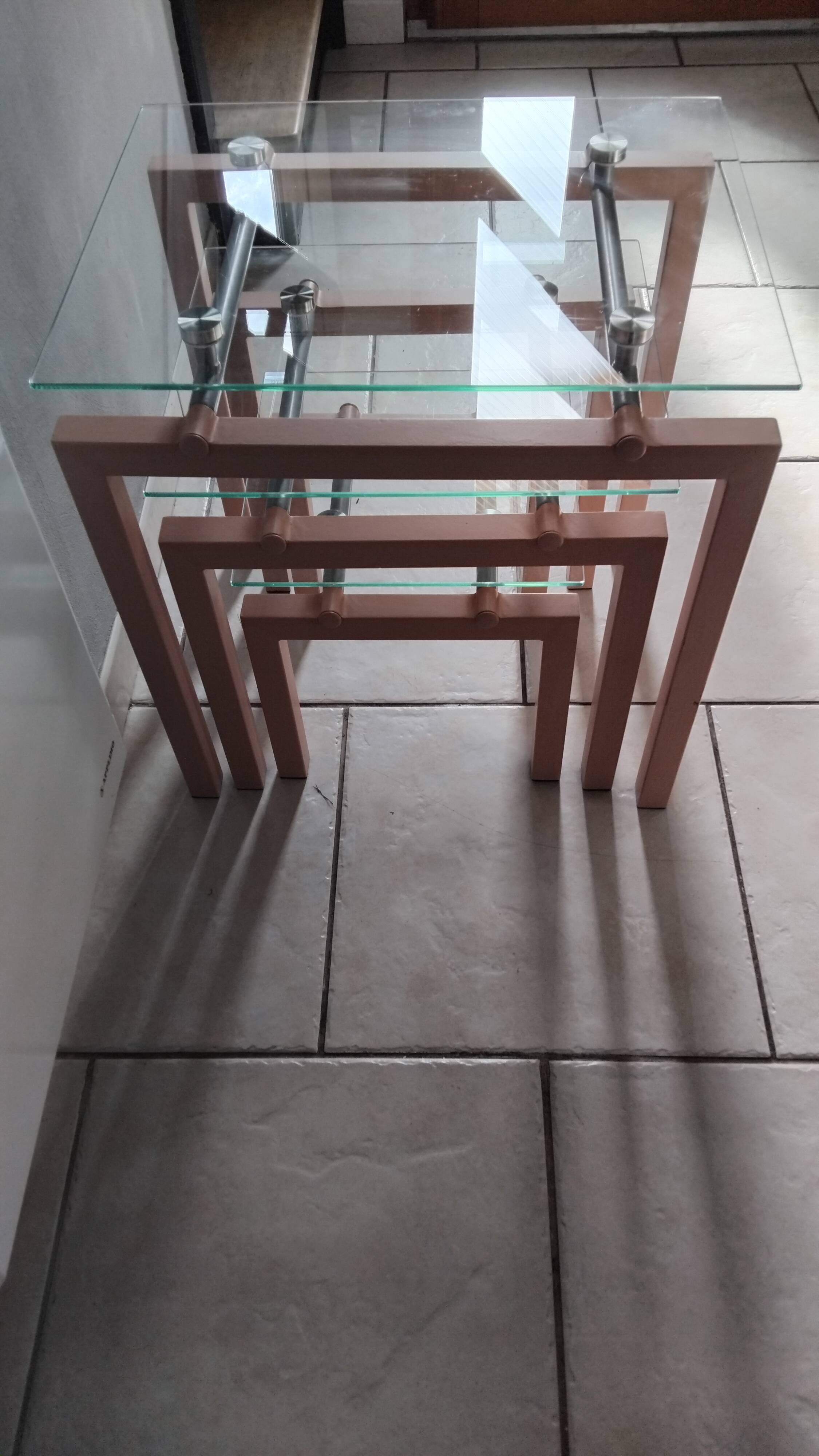 Table gigognes métal et verre