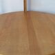 3 tables rondes avec plateaux en verre