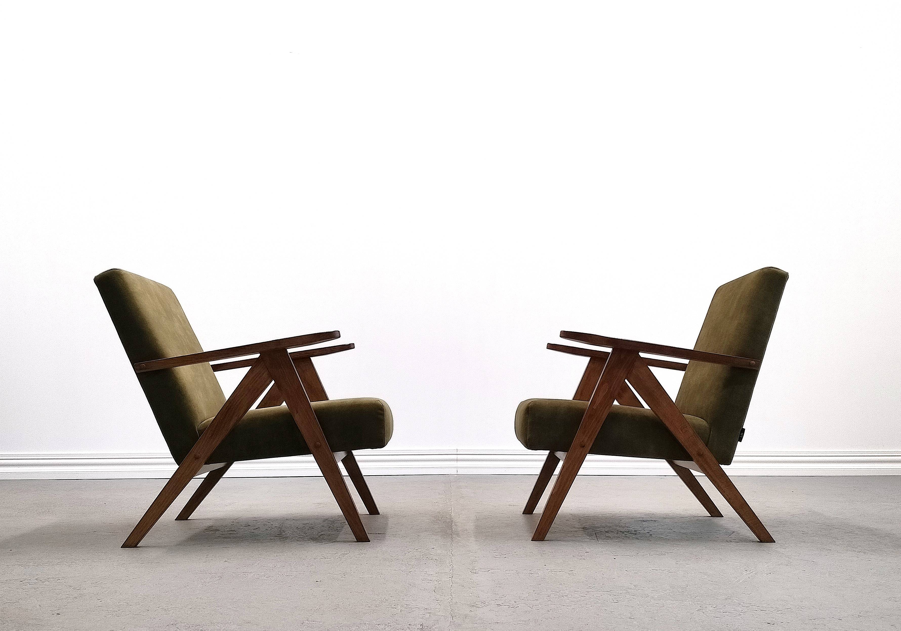 Mid Century Easy Chair Model B - 310 Var in Forest Green Velvet