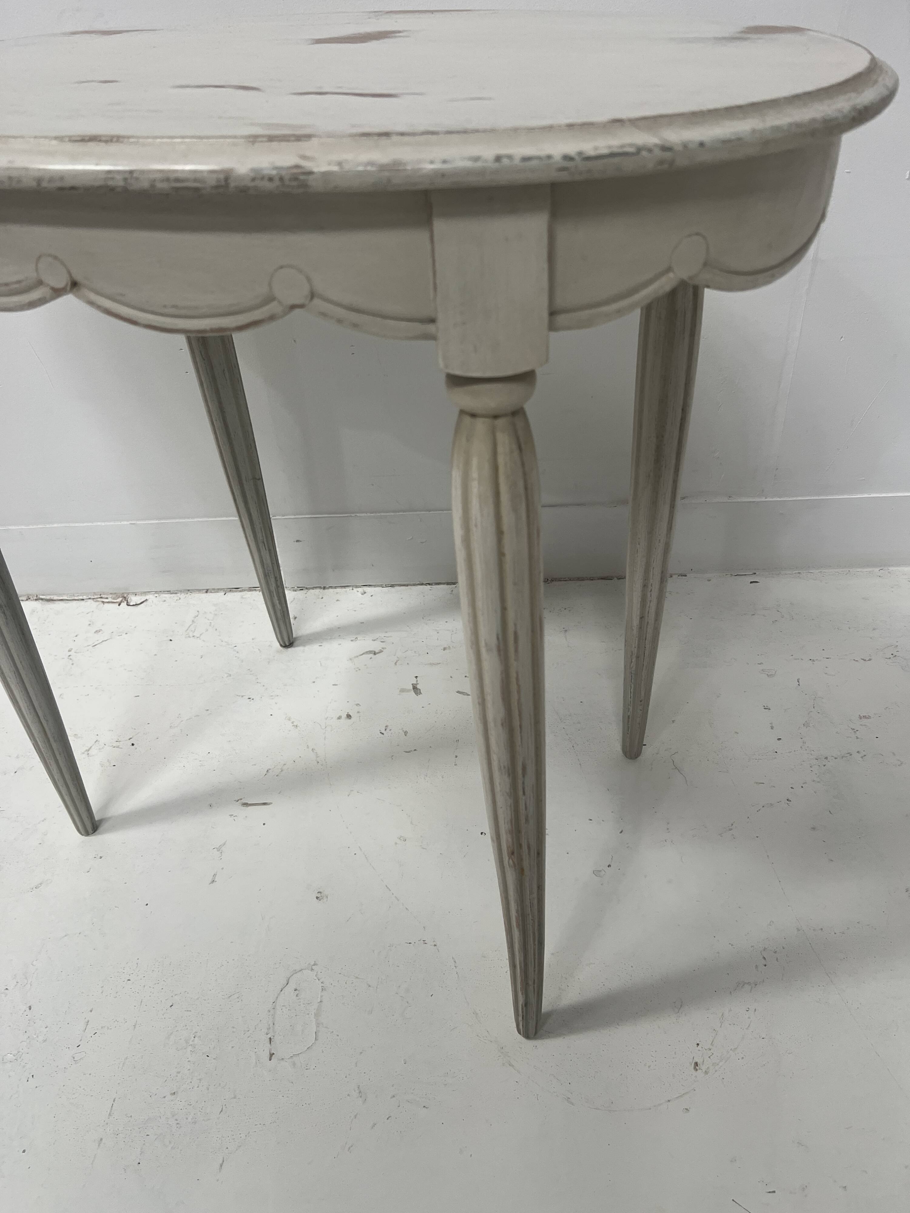 Art Deco style guéridon in patinated beech, 20th century.