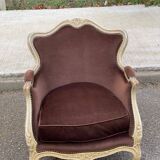 Fauteuil cabriolet Louis XV en bois massif beige et tissu velours marron