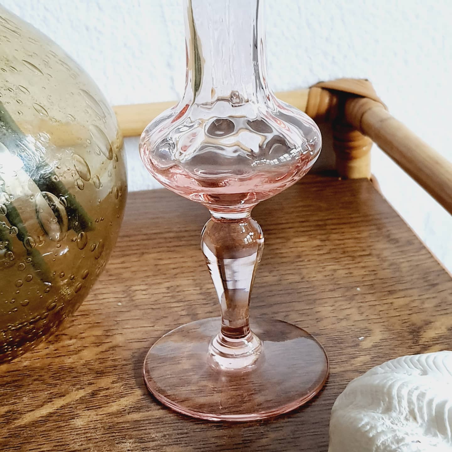 Pink glass soliflore