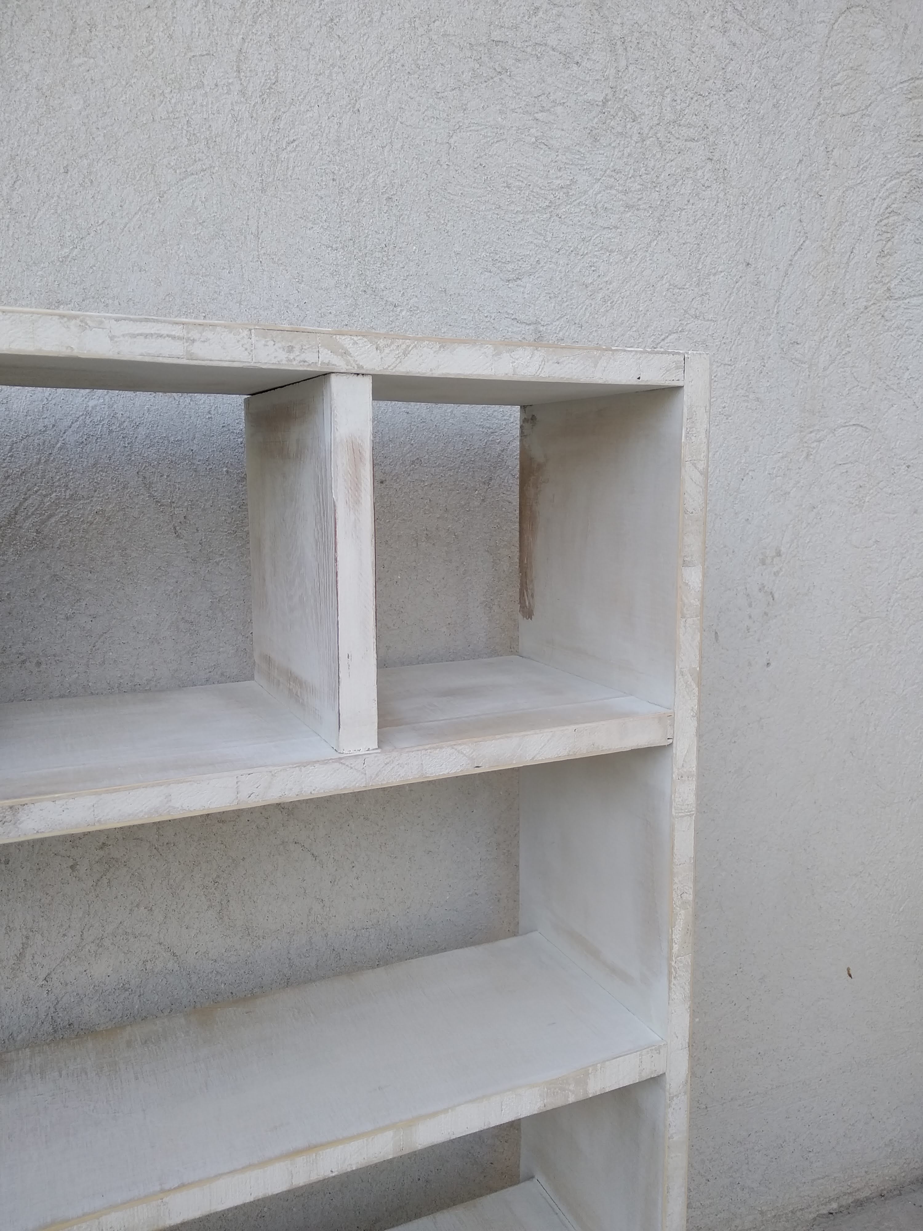 Workshop furniture with patinated lockers