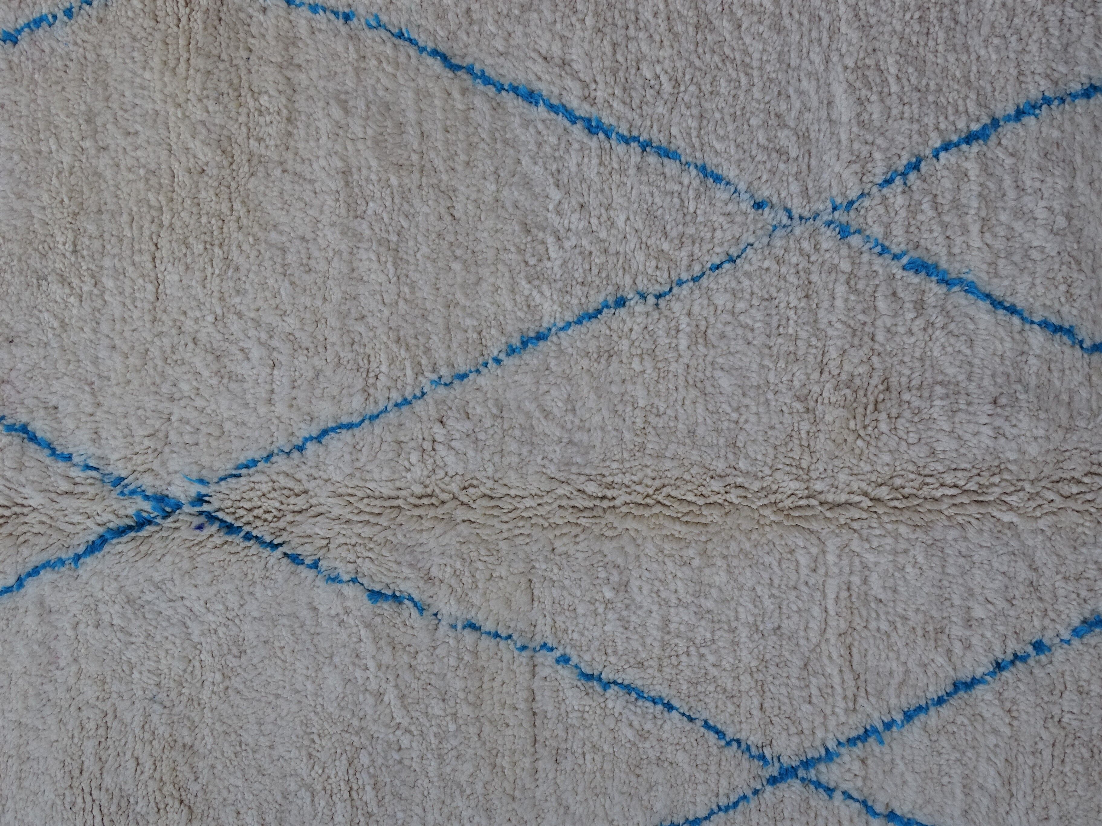 Moroccan berber carpet beni ouarain 260x150 cm