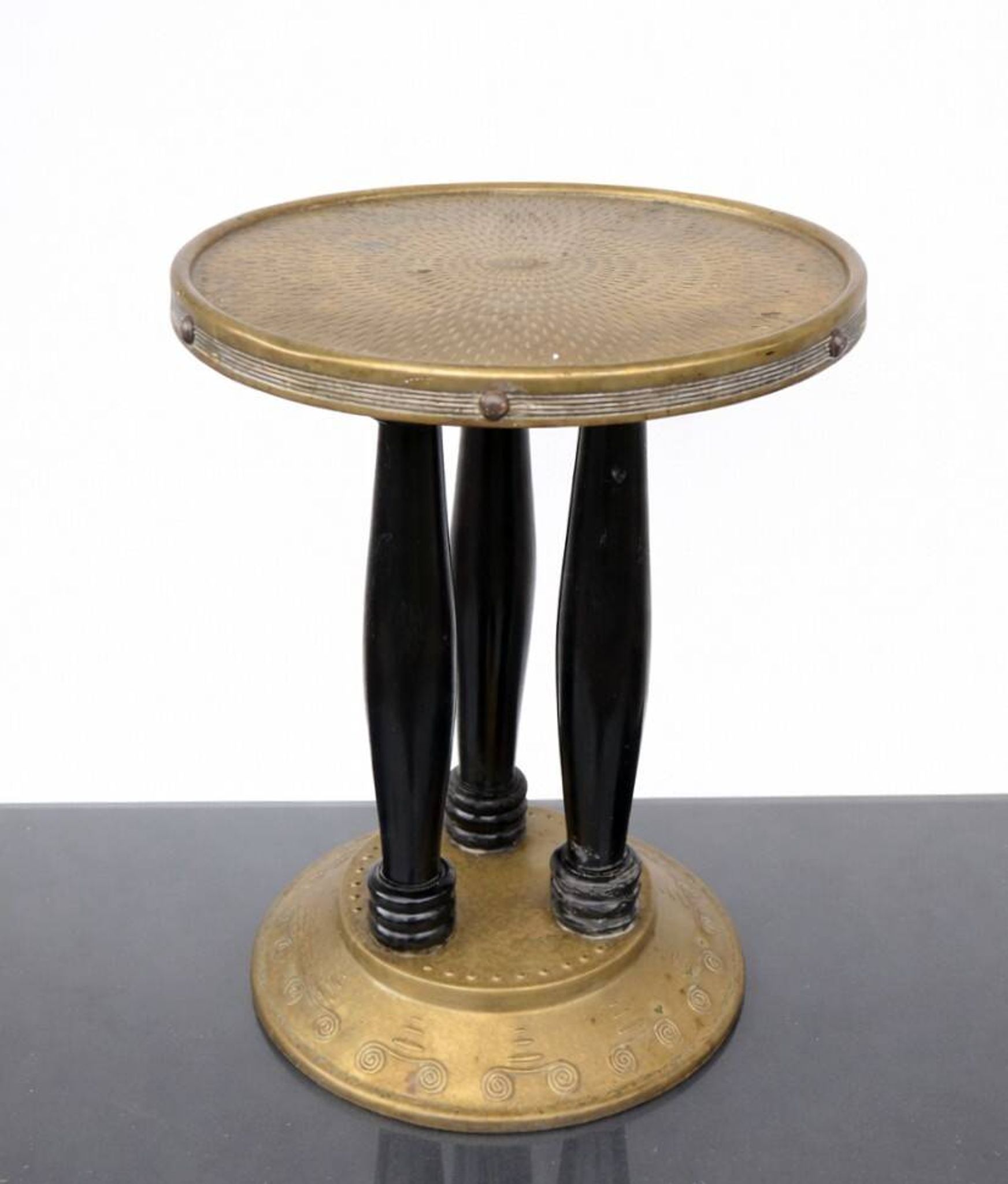 Table de fumeur de style sécessionniste dans le style de Joseff Hoffman - 1900