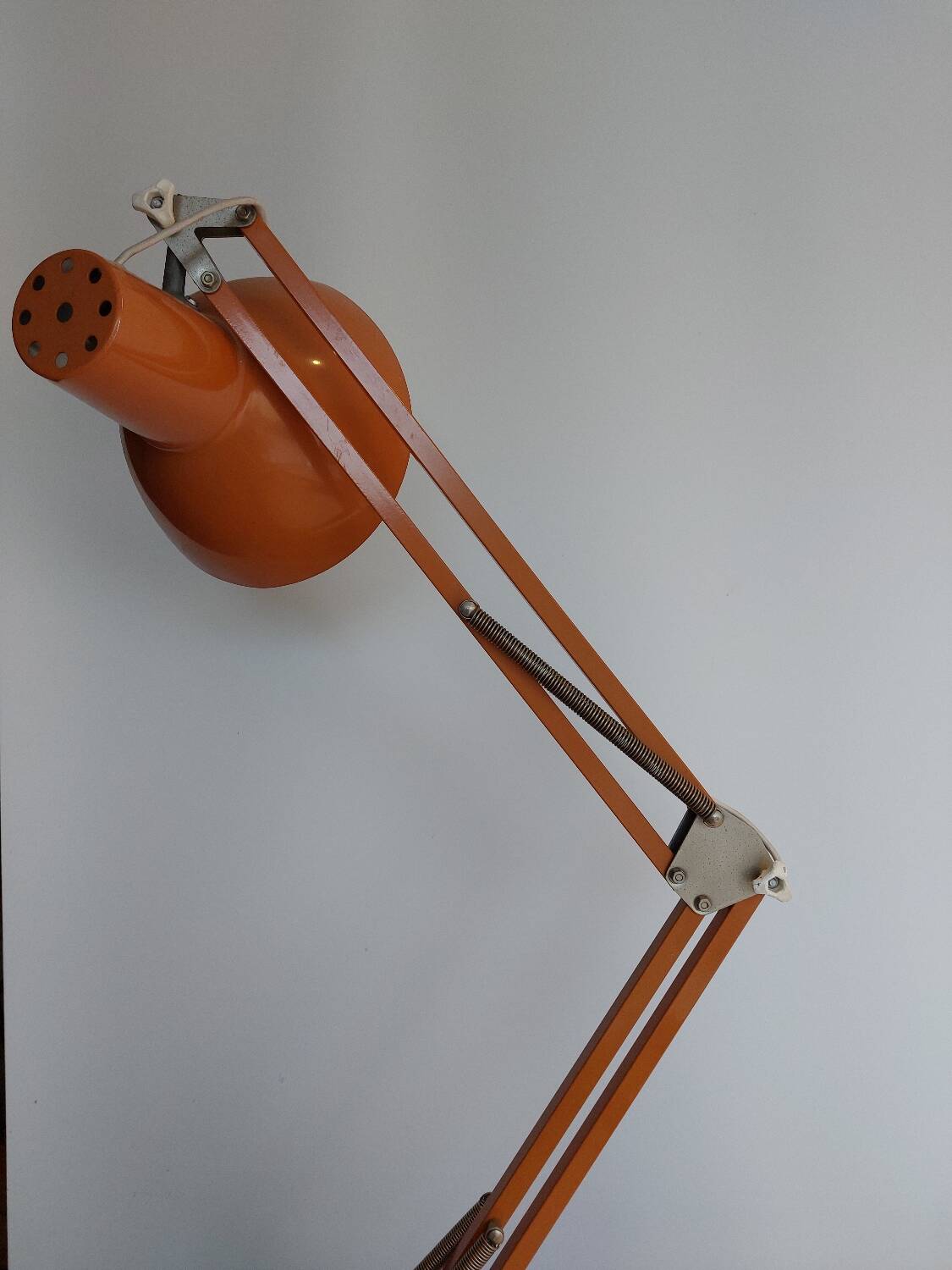 Articulated industrial workshop lamp