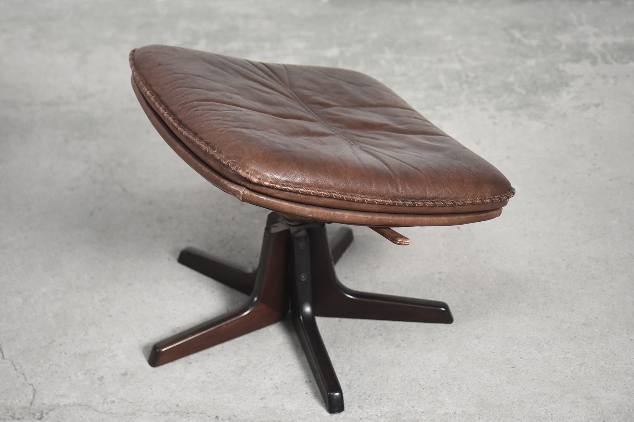 Danish patinated leather adjustable easy chair and ottoman by Berg Furniture, 1970s