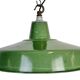 Lampe à suspension industrielle en émail vert, années 1960