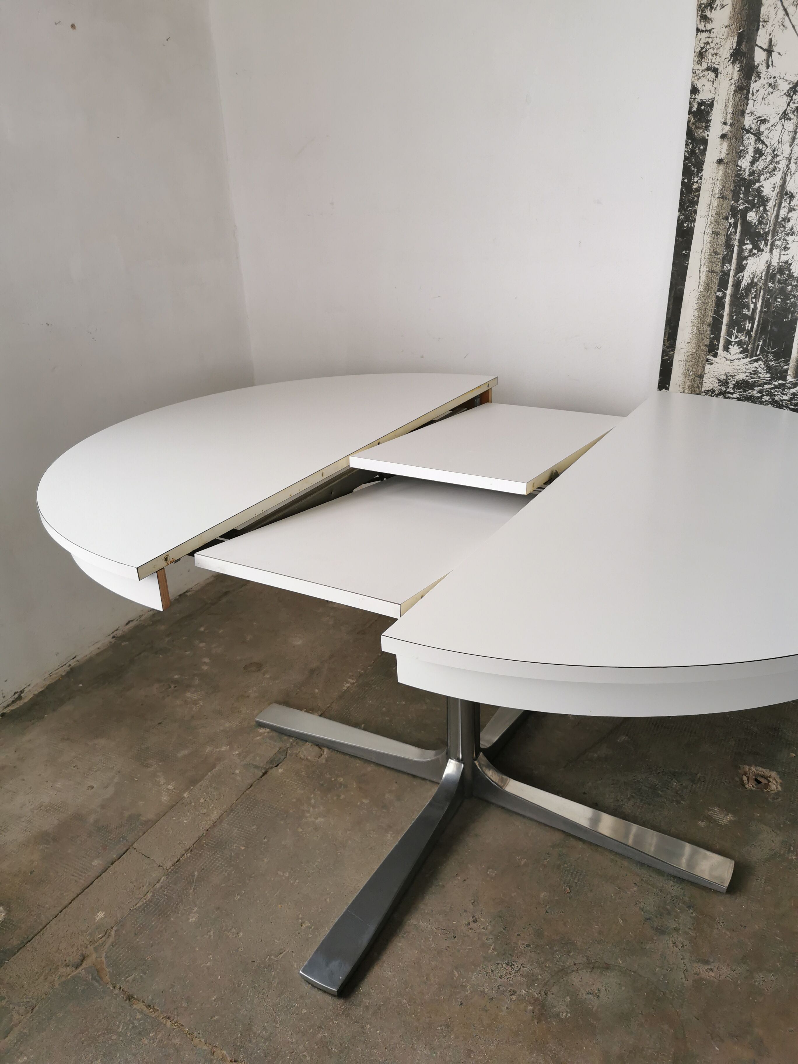 Round table 1970 formica and chromium