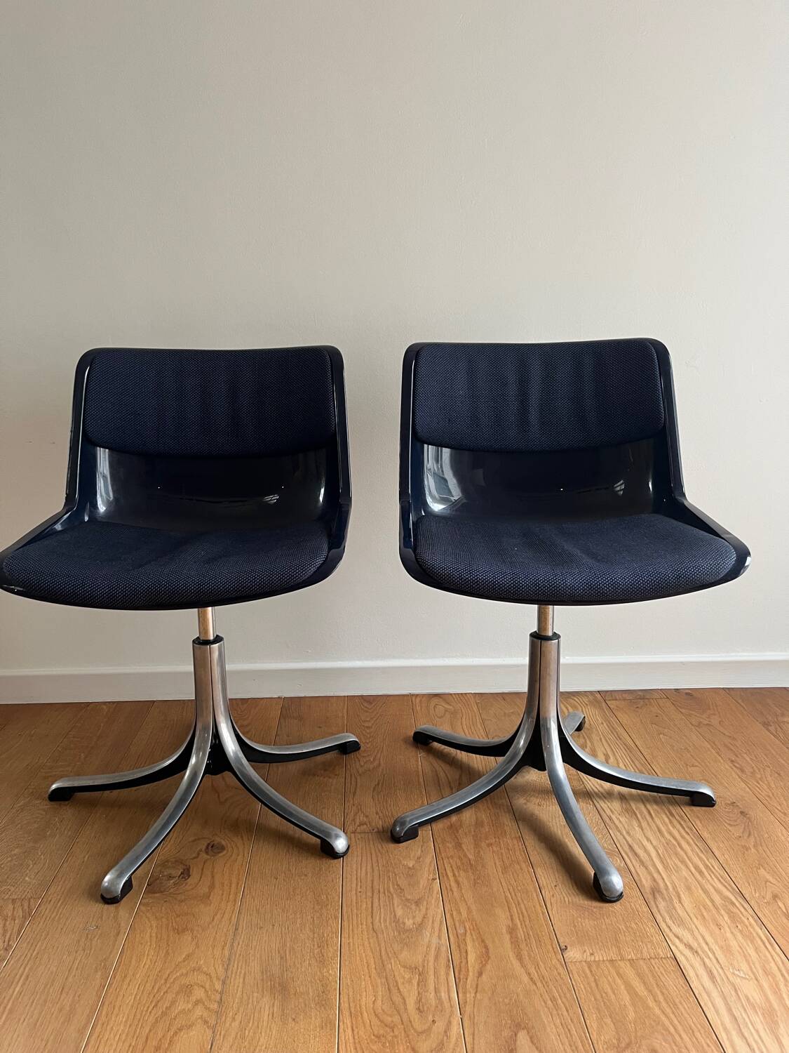 9 swivel chairs assigned to Osvaldo Borsani – Modus model for