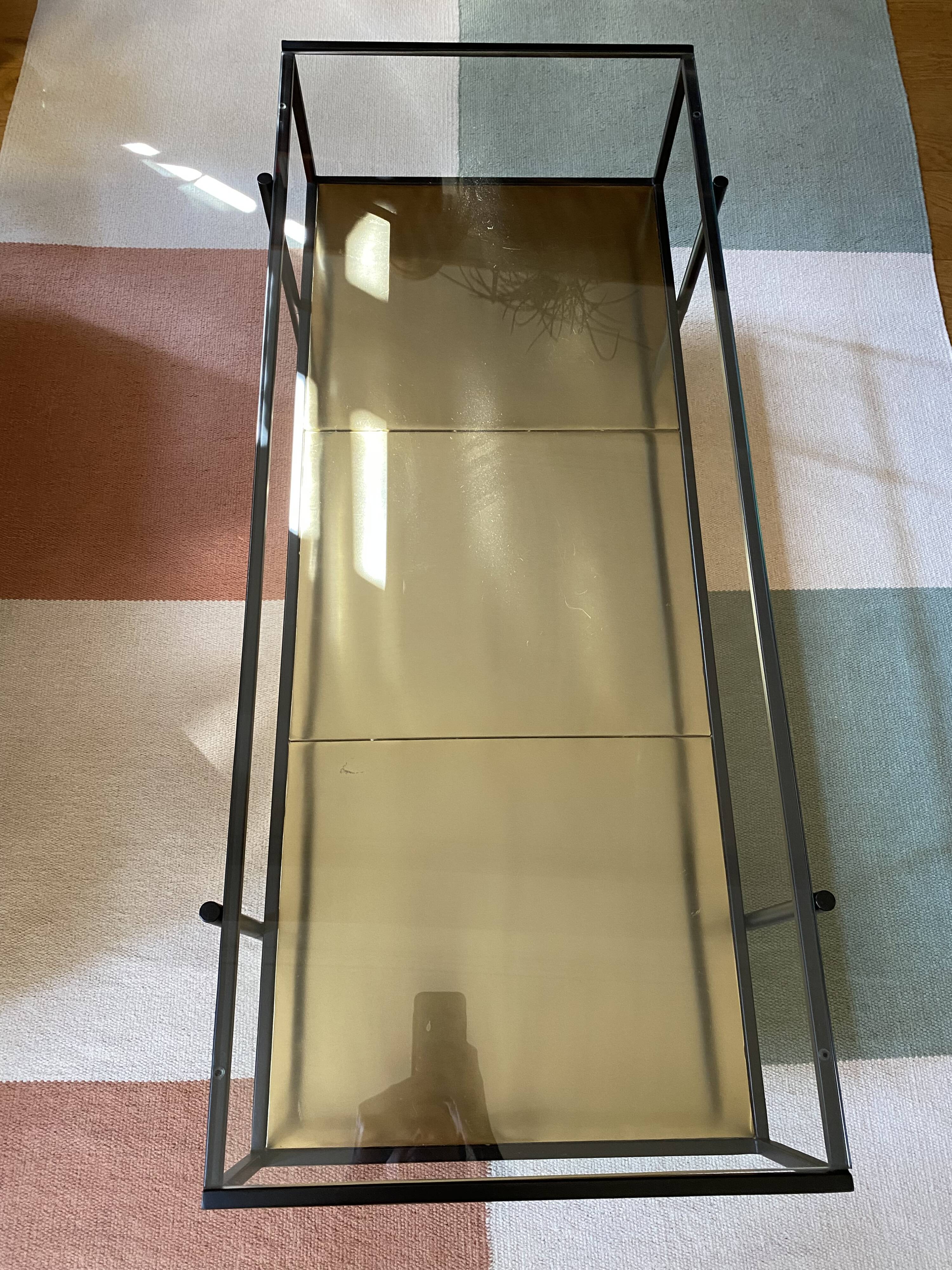 Table basse rectangulaire en laiton et verre