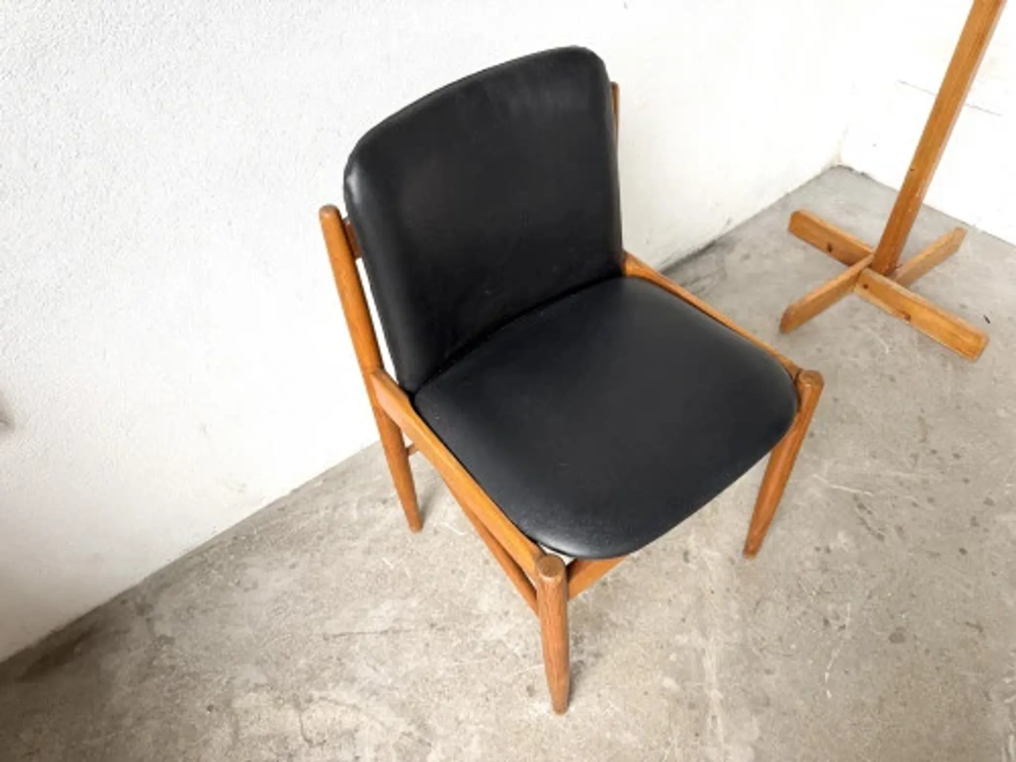 Scandinavian chair in beech and black faux leather, 1960s