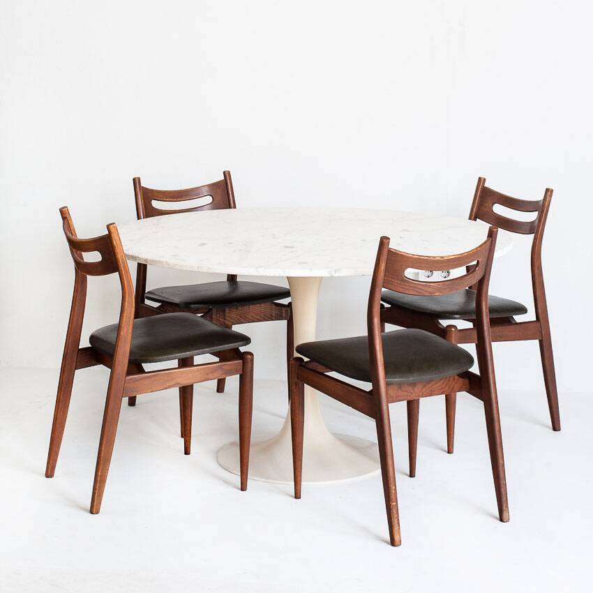 Vintage table with tulip base in white marble and Grosfillex base. France, 1960s