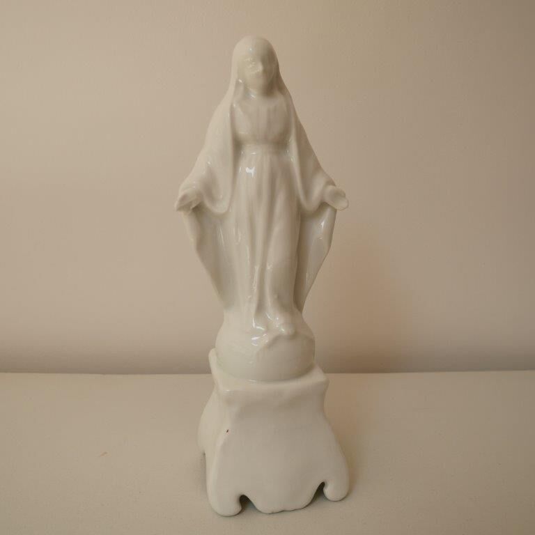 Statue de la Vierge Marie en porcelaine blanche