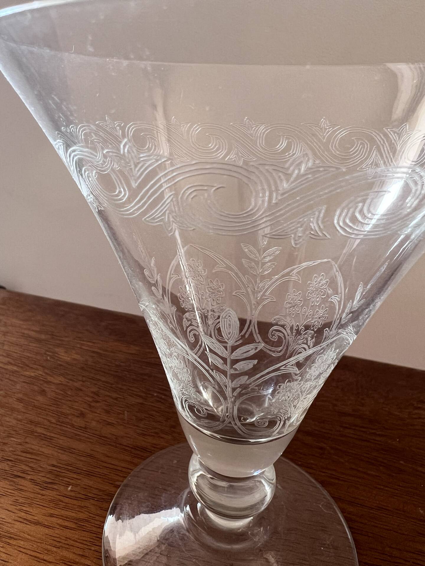 Set de verres cristal Art déco gravé (32 pieces) de 4 tailles