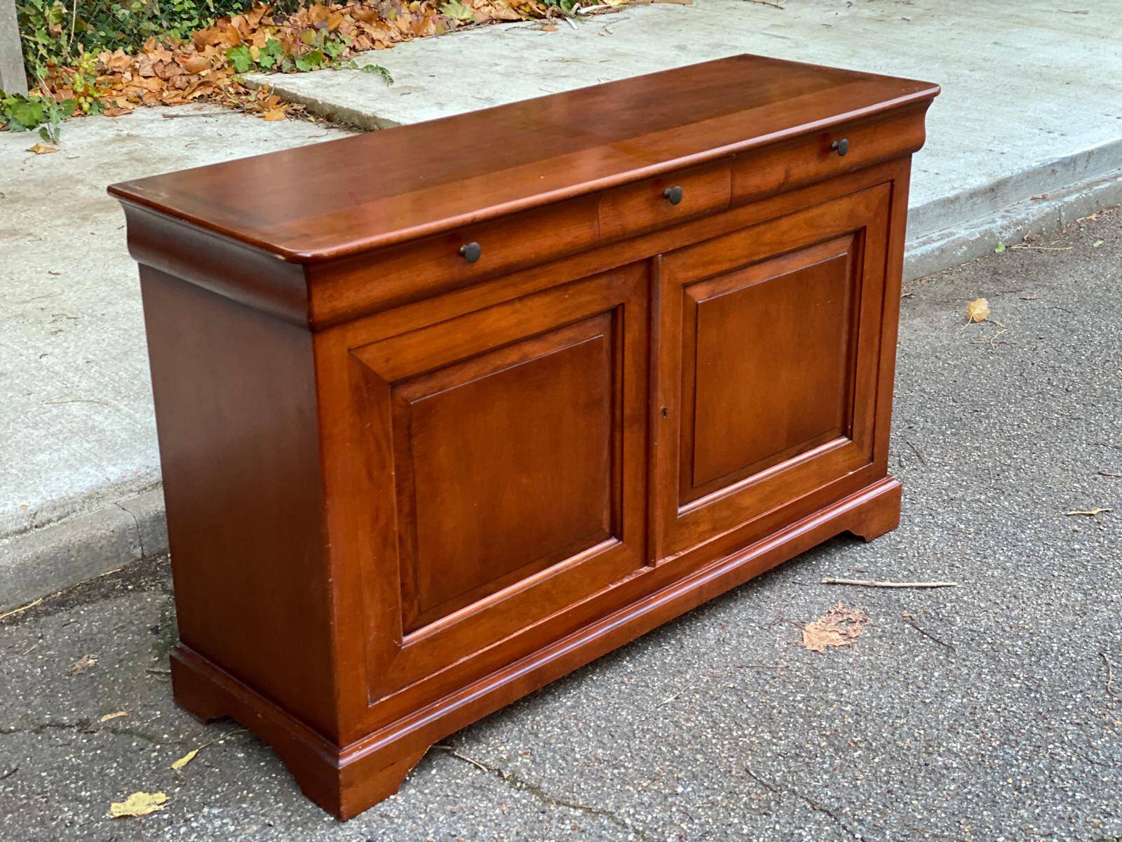 Buffet en bois 2 portes style Louis Philippe, 20ème s.