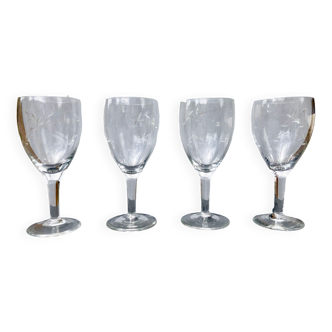 4 verres gravés en cristal.