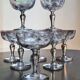 8 coupes à champagne en verre gravé, Art Déco