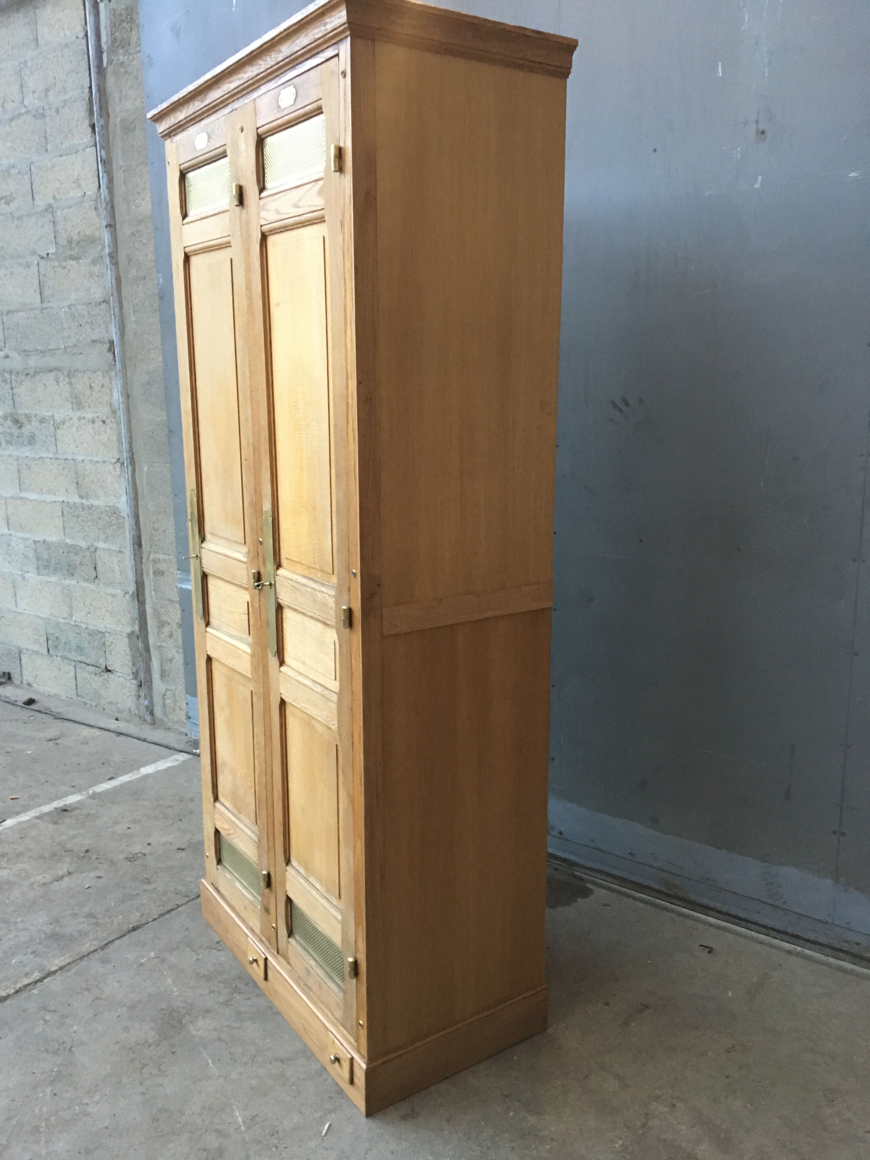 Former wardrobe of the Bank of France in light oak, 2 doors, years 30