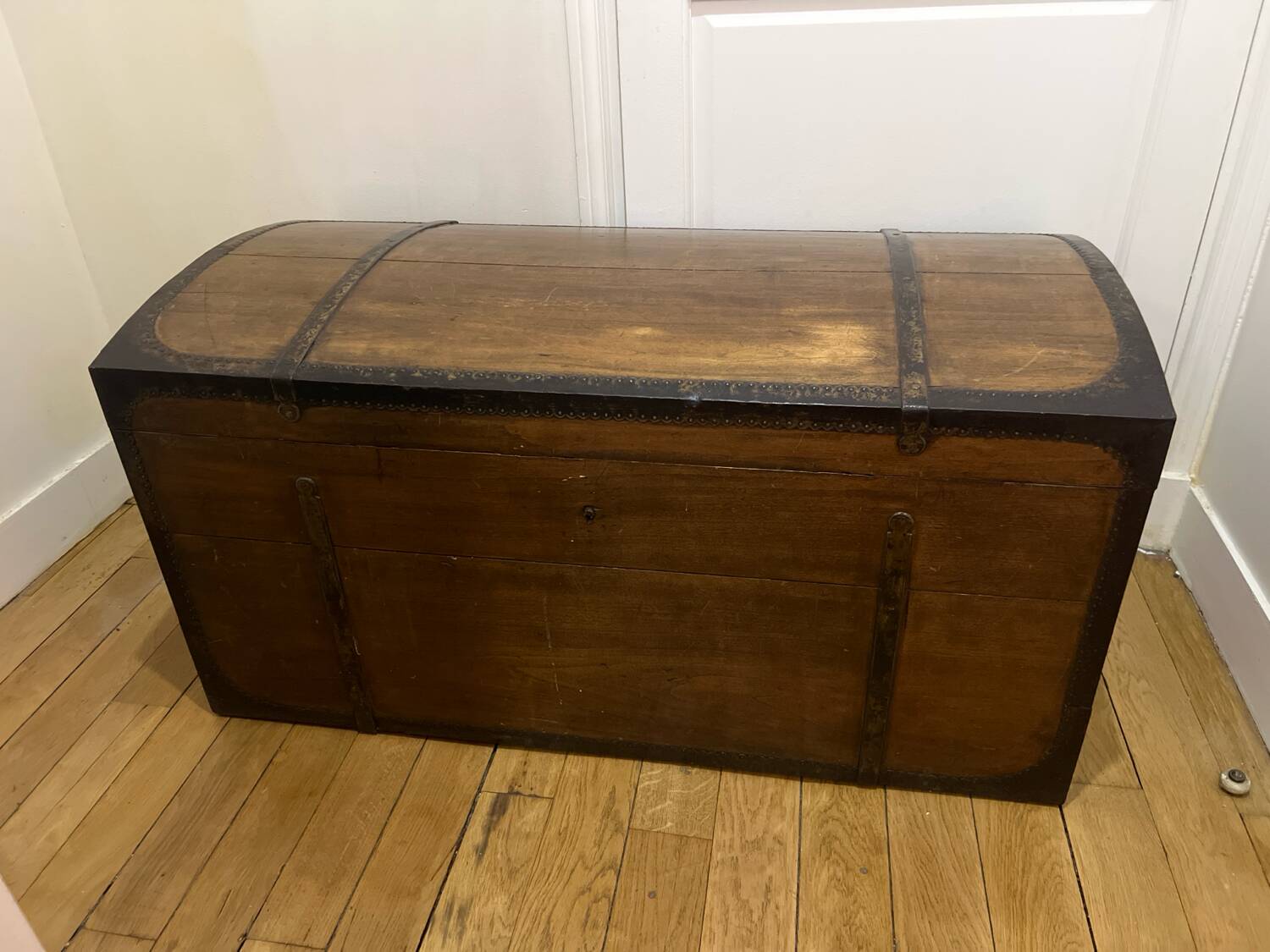 Vieille malle en bois