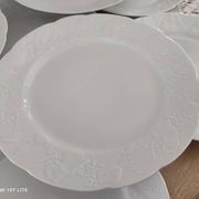 Set of 12 dessert plates in white porcelain marli in relief Wild Ivy