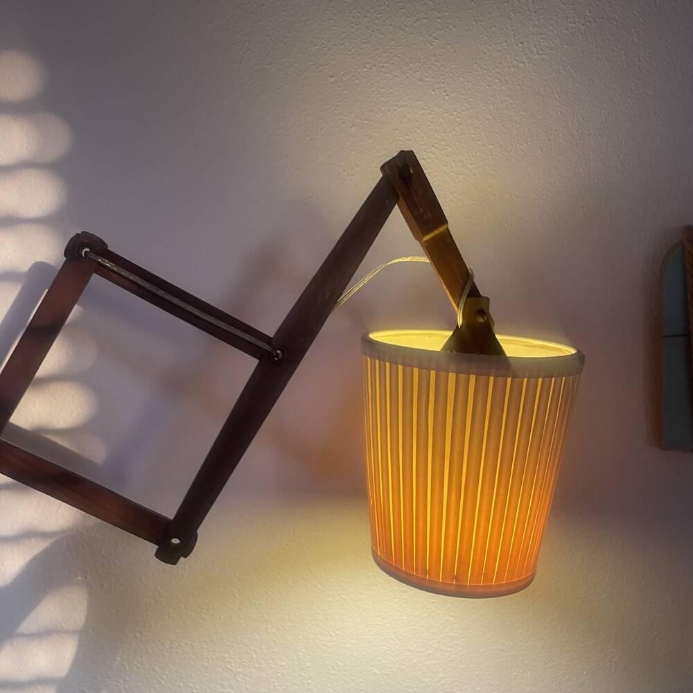 Scandinavian wooden scissor acordion wall lamp
