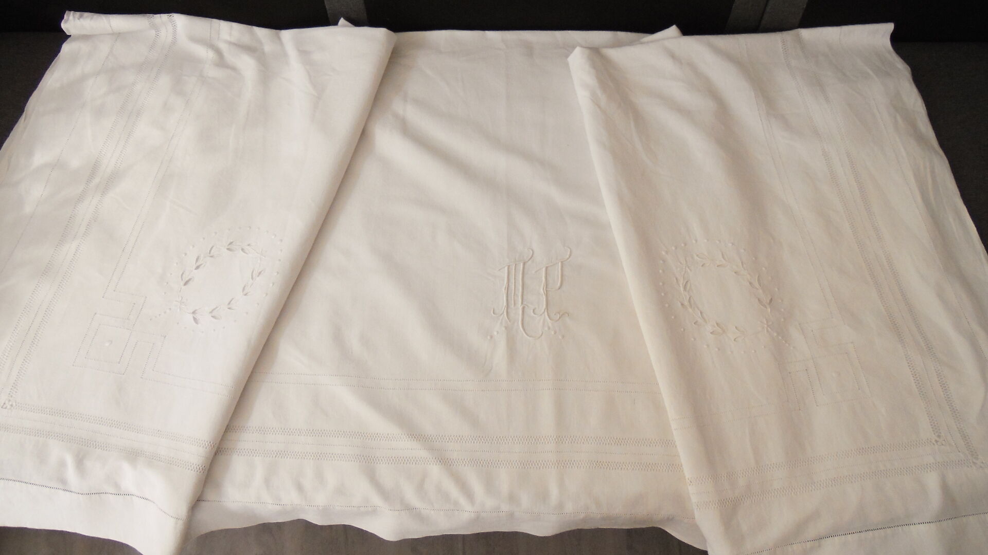 Former embroidered sheet monogram MP embroidery open day row sheets 320 x 200 cm