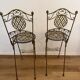 Paire de chaises hautes pliantes en fer forgé – Patine ocre – Style Ja