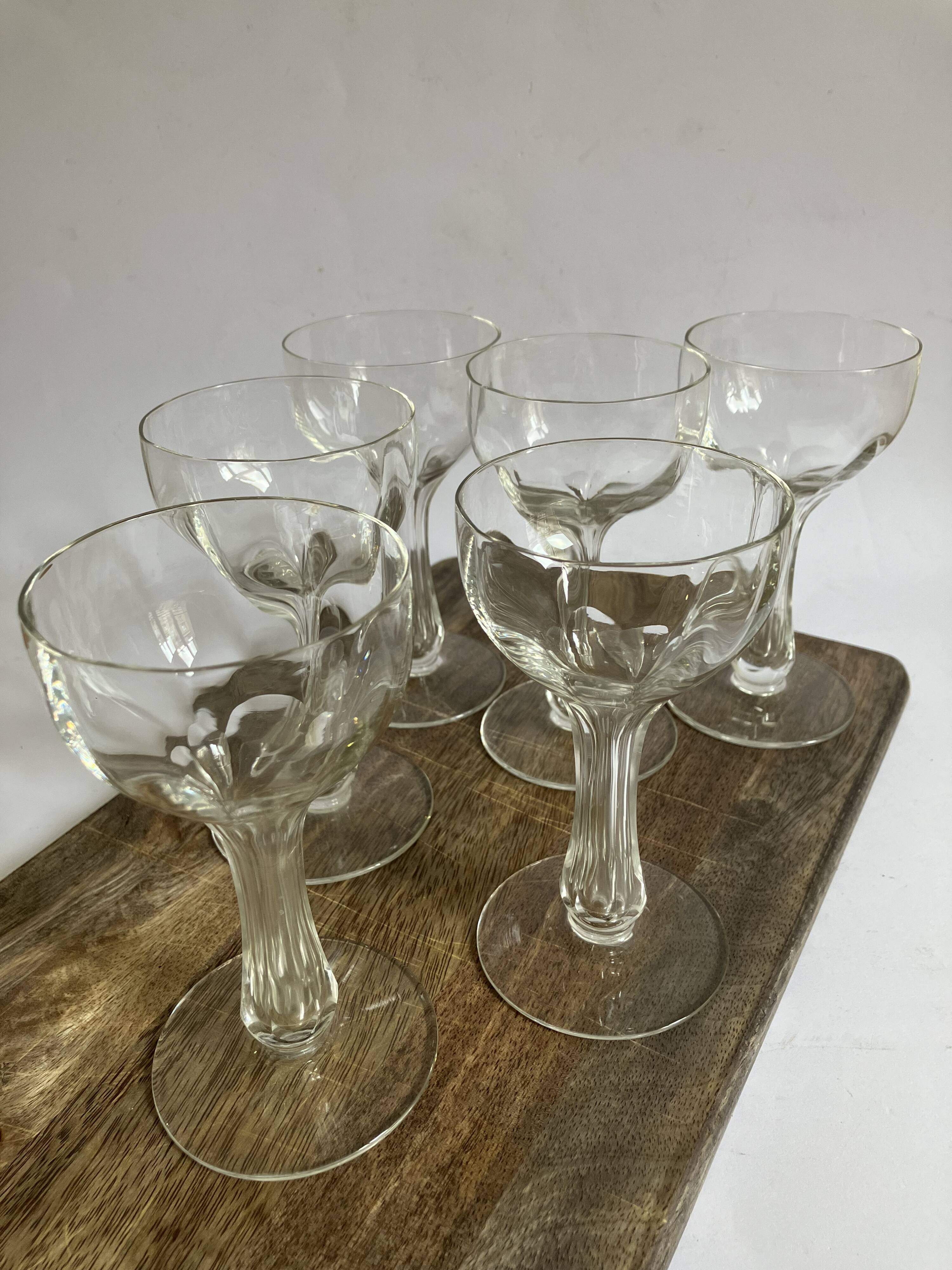 6 hollow-stemmed champagne glasses