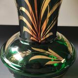 Glassware vase from Monaco/Monte Carlo, stamped with the Crown emblem. In emerald green blown glass, gold ears of wheat patterns. Size 25 x 15 cm