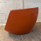 The Moon armchair, Mike To