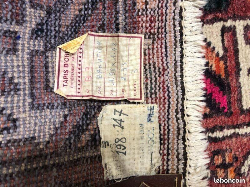 Hand-knotted wool Bakhtiar Persian rug