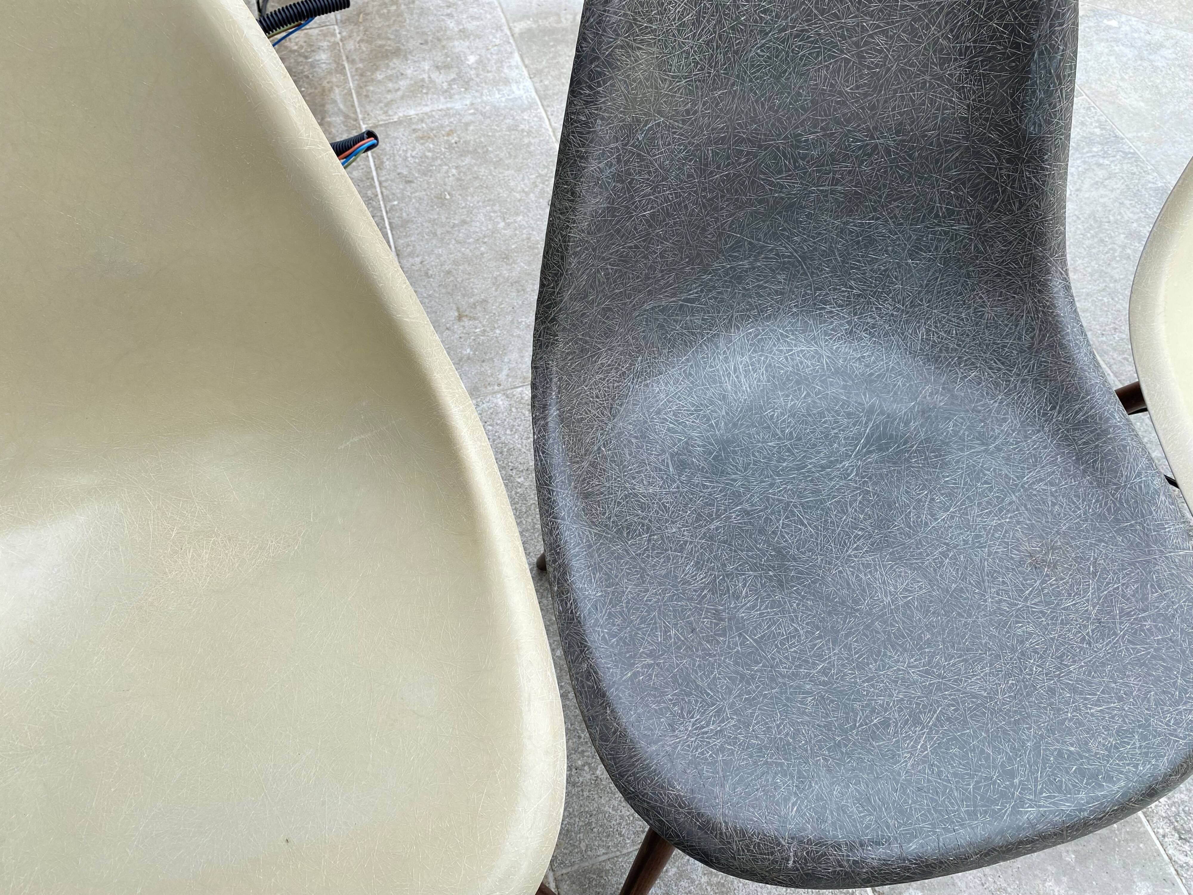 Lot of 4 DSW chairs in walnut fiber by Eames Herman Miller, vintage