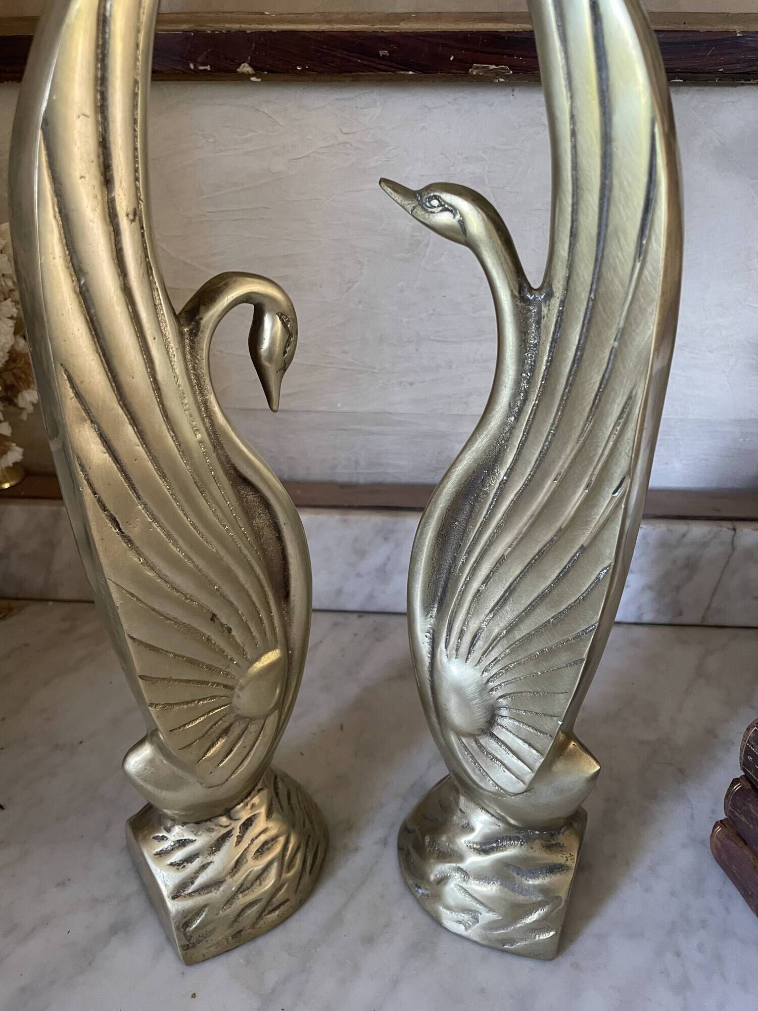 Pair of brass bookends, sculptural swans in Art Nouveau style.